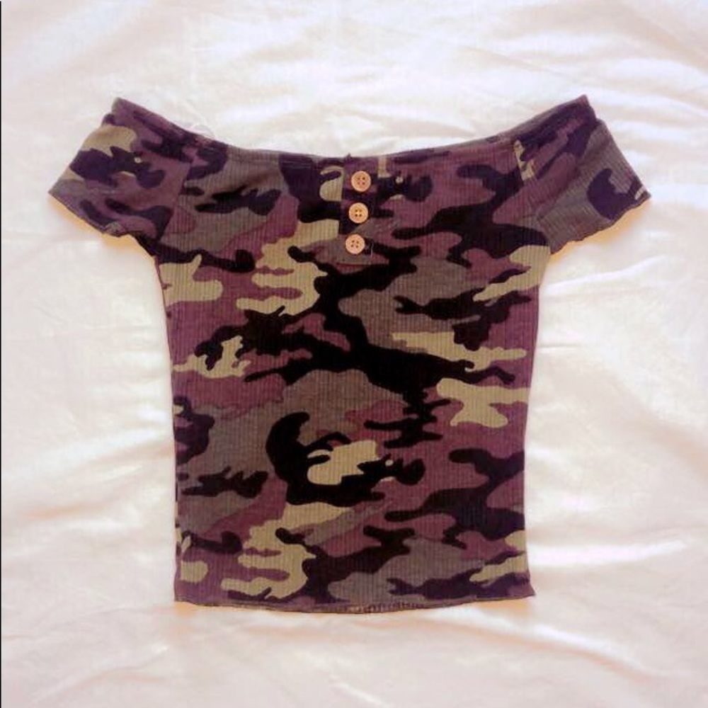 Off the shoulder camo crop top